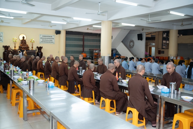 The contest to learn about the teachings for Buddhists at the pagoda