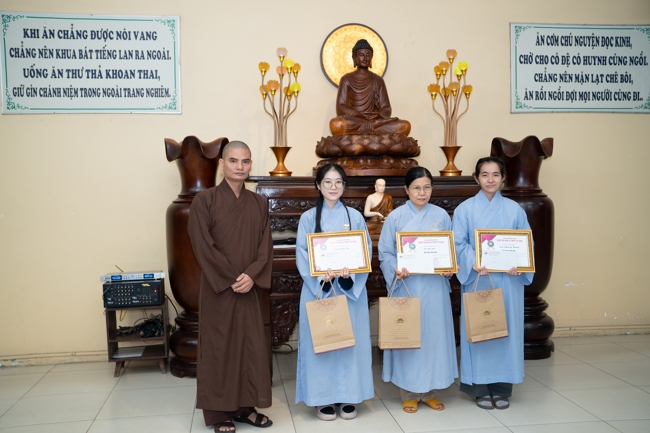 The contest to learn about the teachings for Buddhists at the pagoda