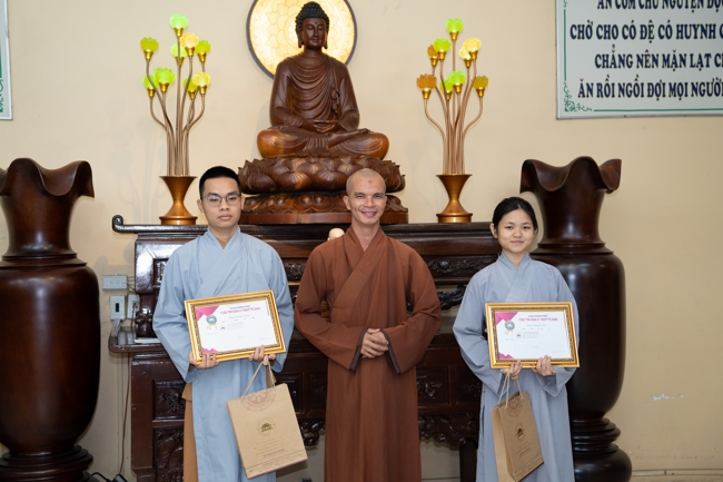 The contest to learn about the teachings for Buddhists at the pagoda
