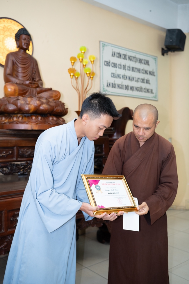 The contest to learn about the teachings for Buddhists at the pagoda
