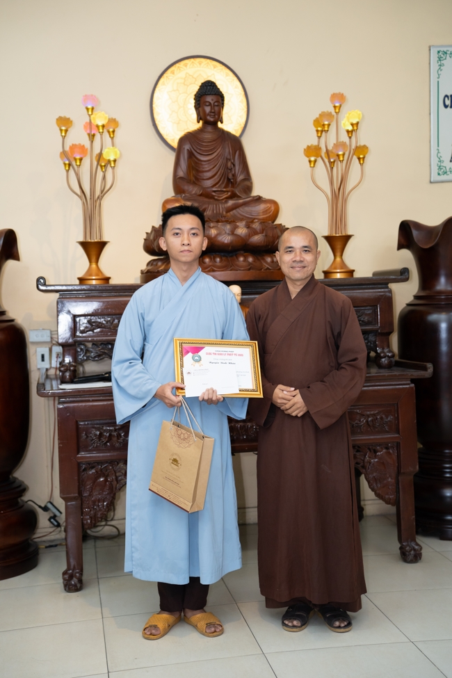 The contest to learn about the teachings for Buddhists at the pagoda