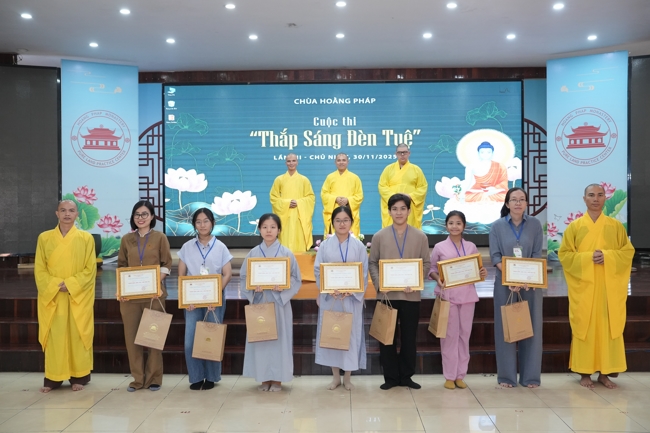 Cuộc thi Thắp Sáng Đèn Tuệ - lần VII