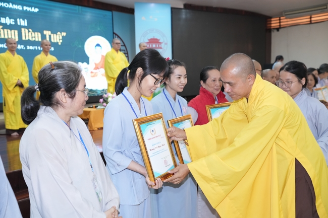 Cuộc thi Thắp Sáng Đèn Tuệ - lần VII