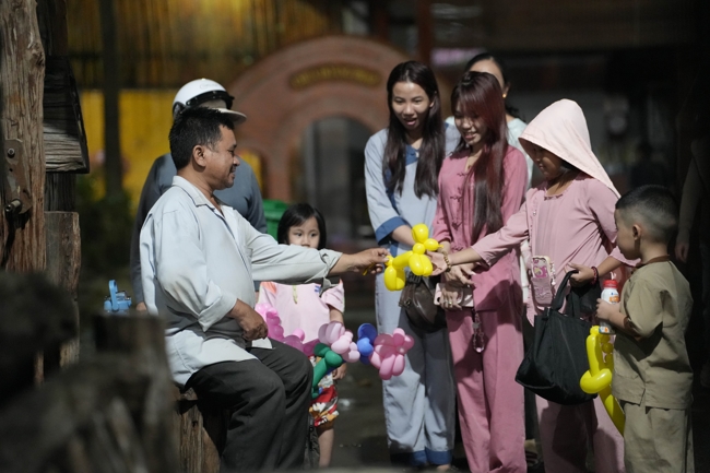 Prostrating five hundred names Bodhisattva Avalokitesvara