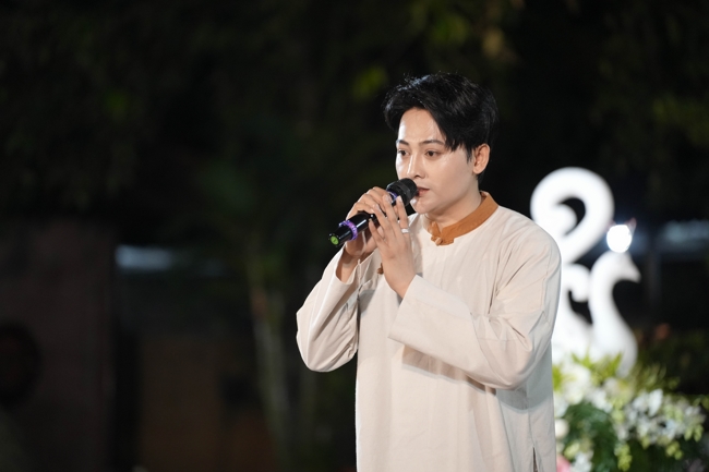 Prostrating five hundred names Bodhisattva Avalokitesvara