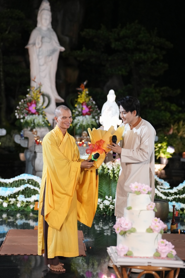 Prostrating five hundred names Bodhisattva Avalokitesvara