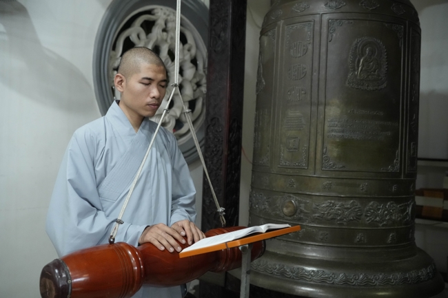 Prostrating five hundred names Bodhisattva Avalokitesvara