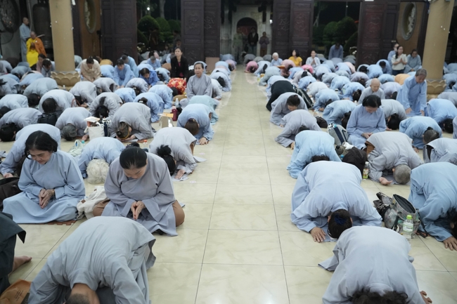 Prostrating five hundred names Bodhisattva Avalokitesvara