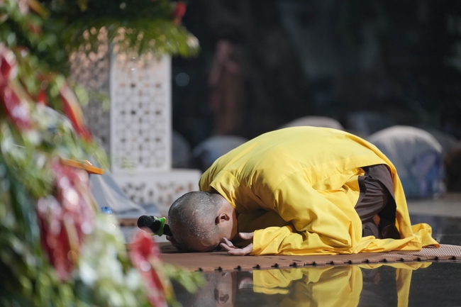 Prostrating five hundred names Bodhisattva Avalokitesvara