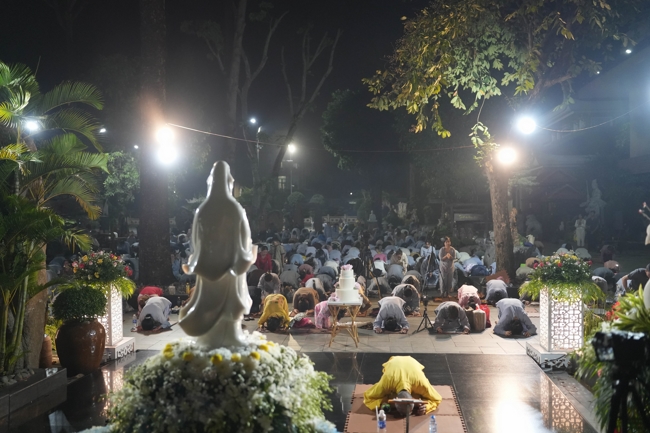 Prostrating five hundred names Bodhisattva Avalokitesvara