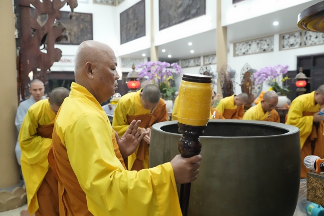 Prostrating five hundred names Bodhisattva Avalokitesvara