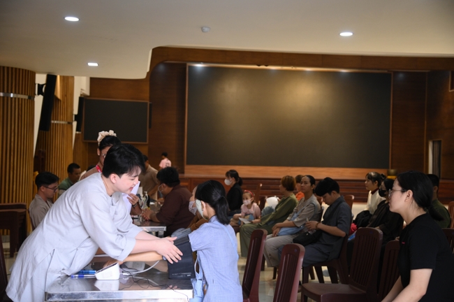 Hiến máu nhân đạo