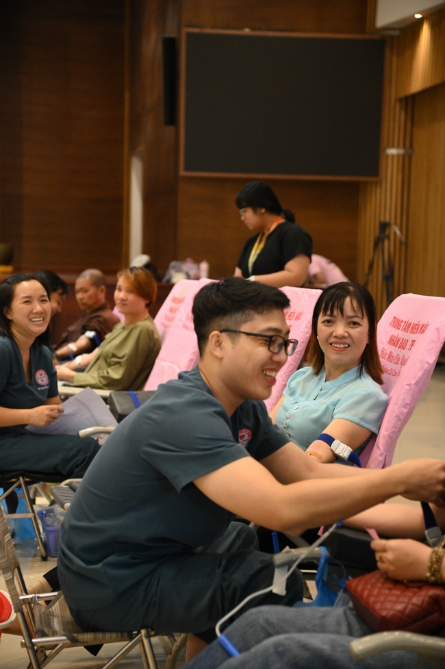 Hiến máu nhân đạo