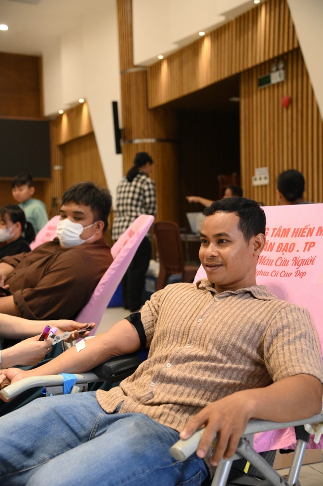 Hiến máu nhân đạo