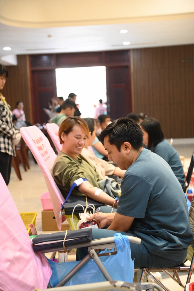 Hiến máu nhân đạo