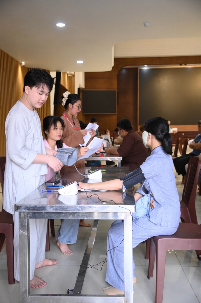 Hiến máu nhân đạo