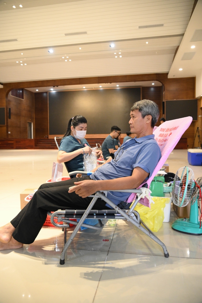 Hiến máu nhân đạo