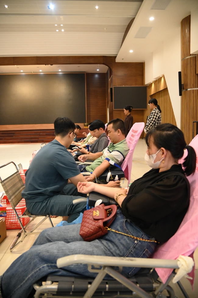 Hiến máu nhân đạo