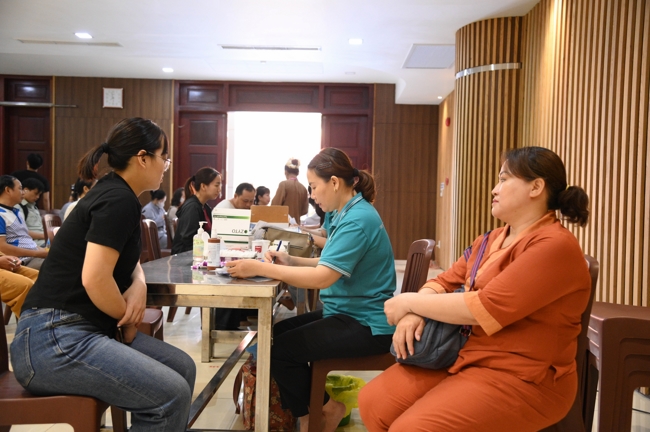 Hiến máu nhân đạo