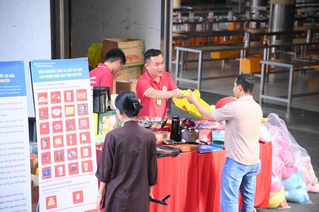 Hiến máu nhân đạo