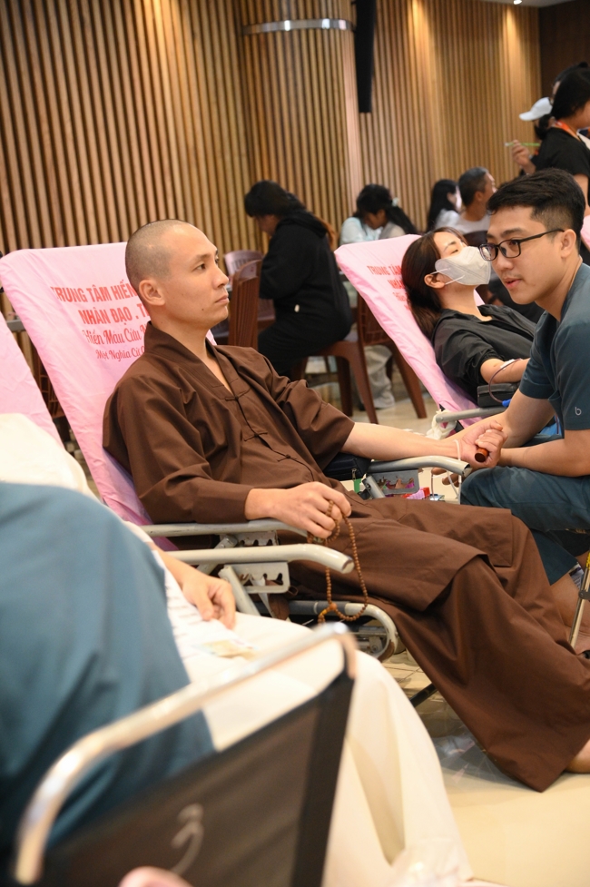 Hiến máu nhân đạo