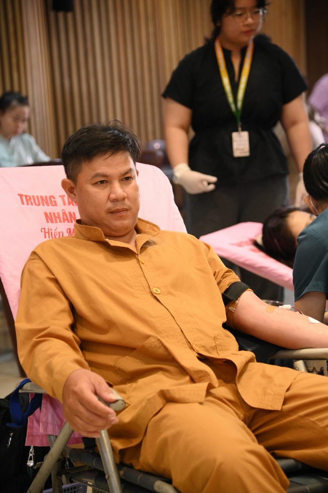 Hiến máu nhân đạo