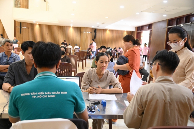 Hiến máu nhân đạo