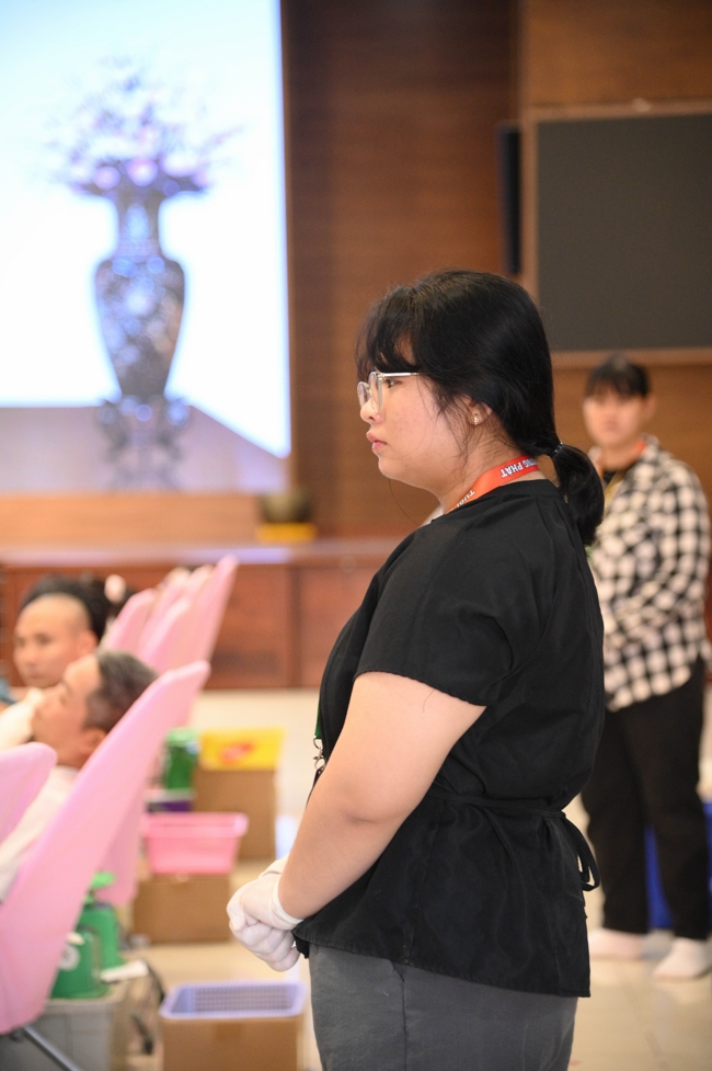 Hiến máu nhân đạo