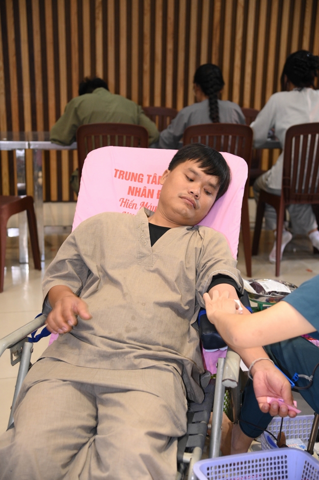 Hiến máu nhân đạo