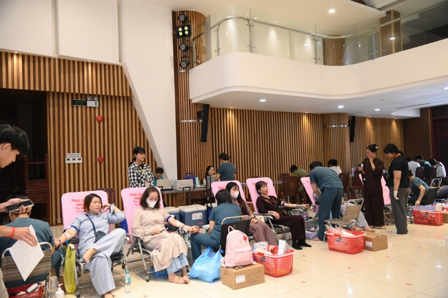 Hiến máu nhân đạo