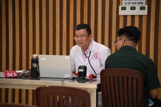 Hiến máu nhân đạo