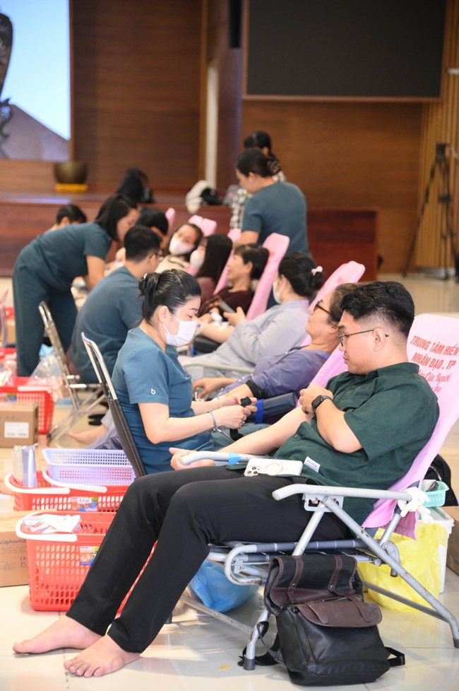 Hiến máu nhân đạo