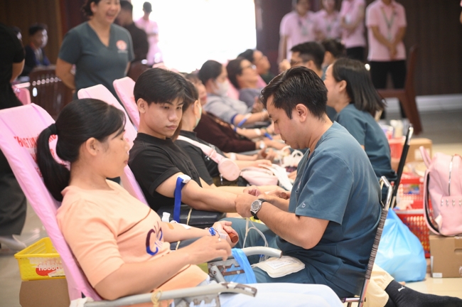 Hiến máu nhân đạo