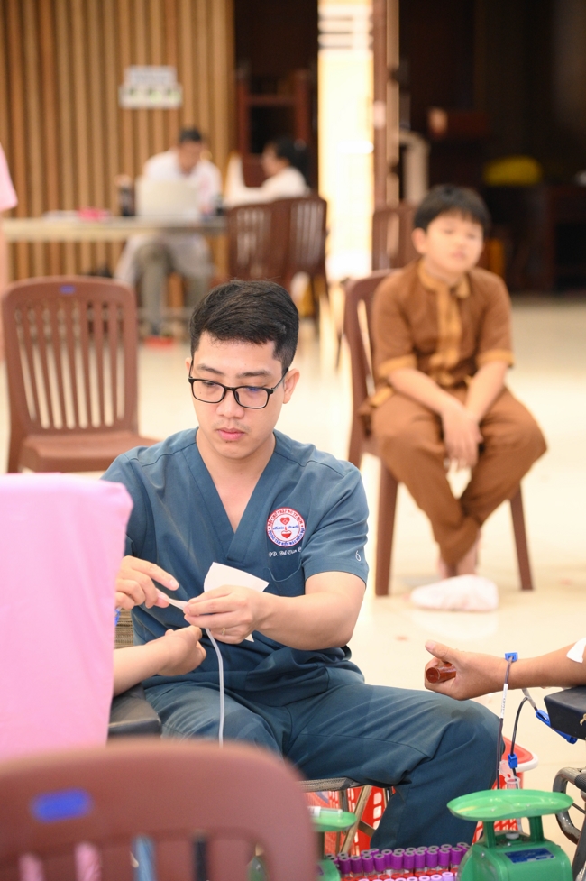 Hiến máu nhân đạo