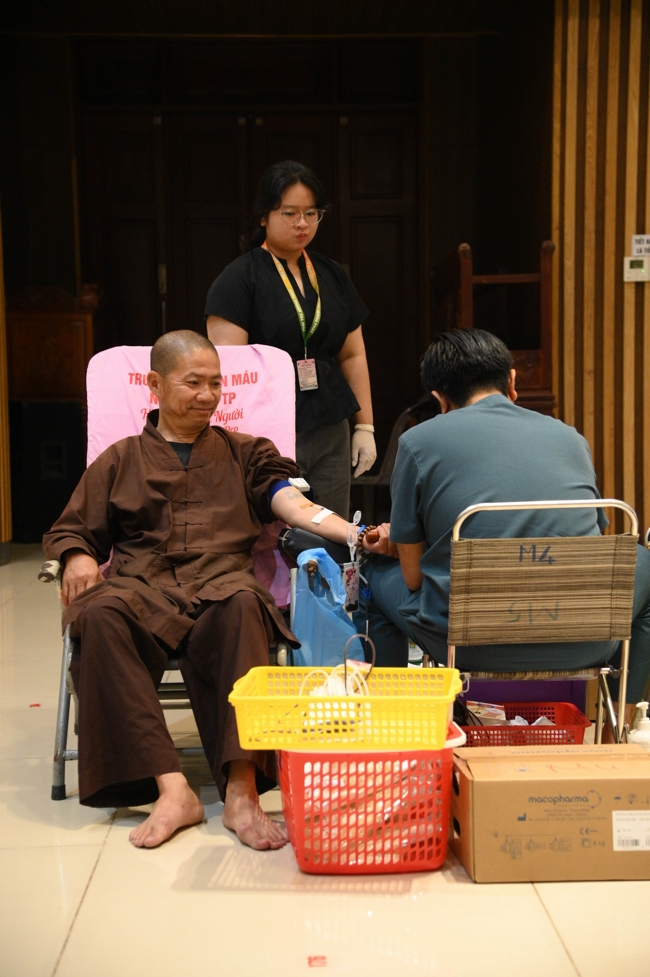 Hiến máu nhân đạo