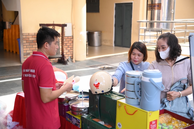 Hiến máu nhân đạo