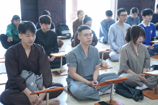 Phóng sinh tại bến phà Bình Mỹ