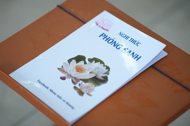 Phóng sinh tại bến phà Bình Mỹ