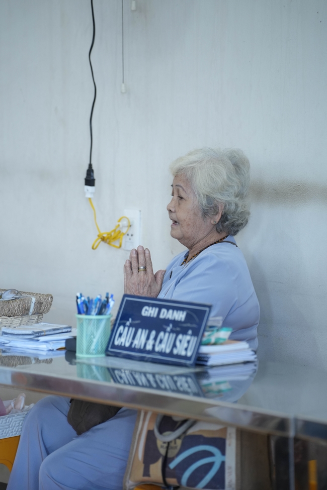 Phóng sinh tại bến phà Bình Mỹ