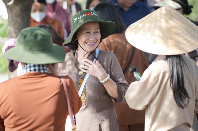 Phóng sinh tại bến phà Bình Mỹ