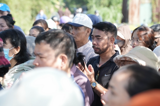 Phóng sinh tại bến phà Bình Mỹ