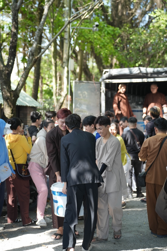 Phóng sinh tại bến phà Bình Mỹ