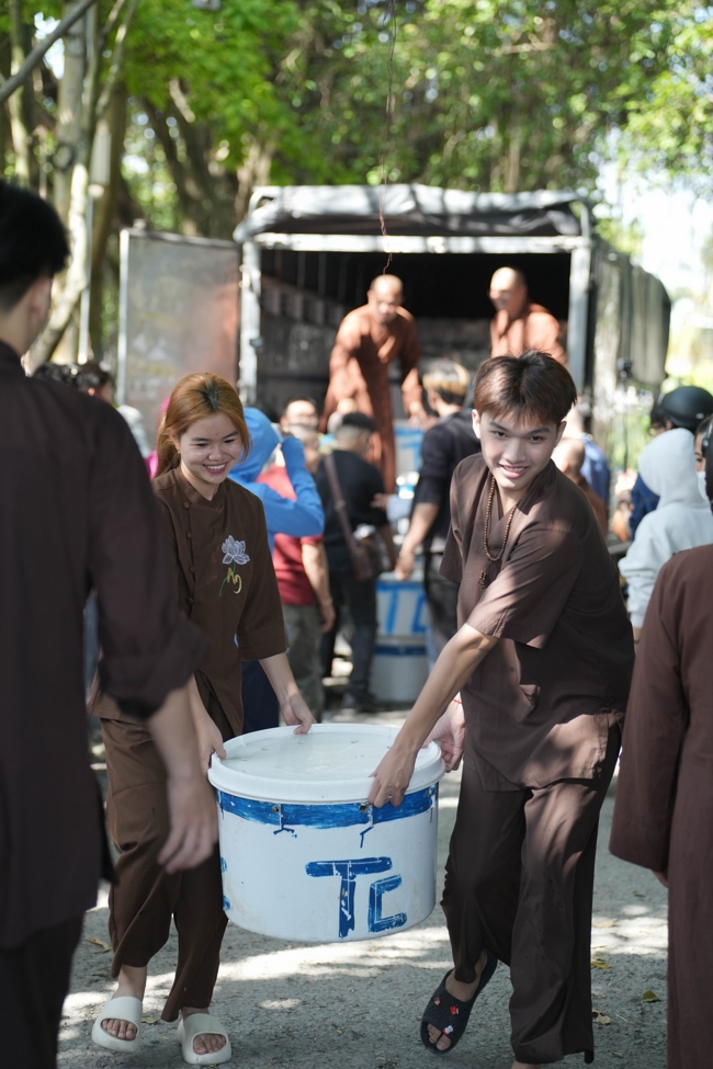 Phóng sinh tại bến phà Bình Mỹ