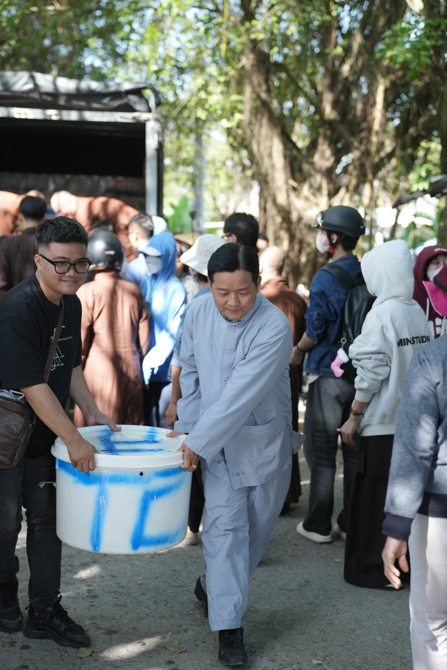 Phóng sinh tại bến phà Bình Mỹ