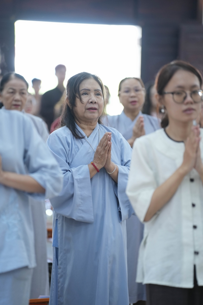 Phóng sinh tại bến phà Bình Mỹ