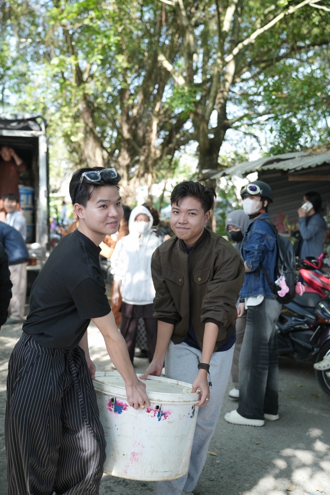 Phóng sinh tại bến phà Bình Mỹ