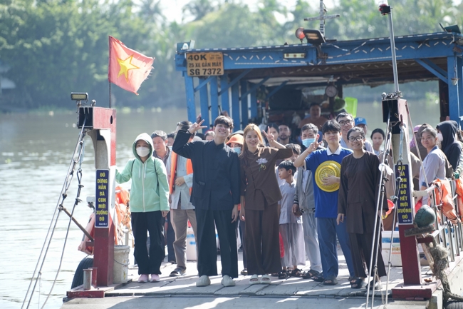 Phóng sinh tại bến phà Bình Mỹ