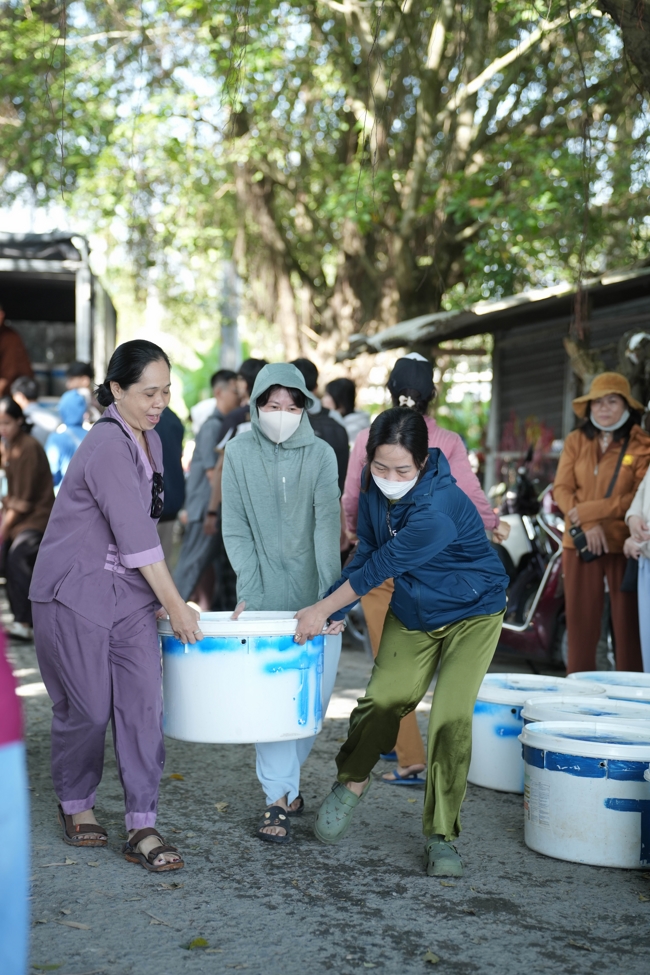 Phóng sinh tại bến phà Bình Mỹ