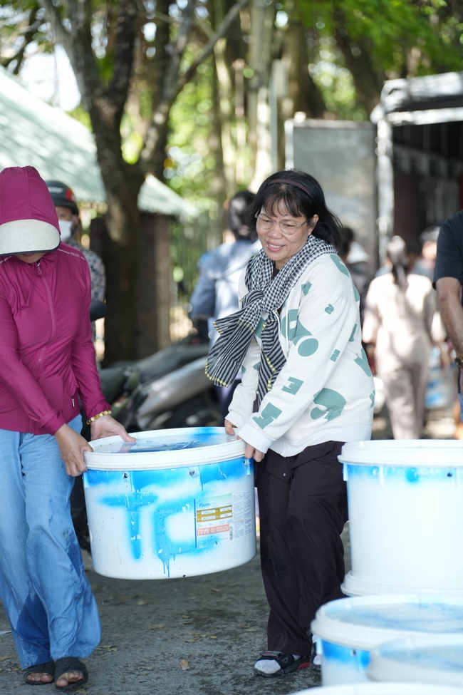 Phóng sinh tại bến phà Bình Mỹ