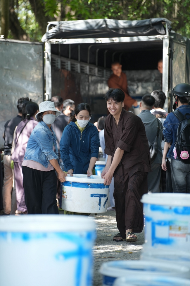 Phóng sinh tại bến phà Bình Mỹ